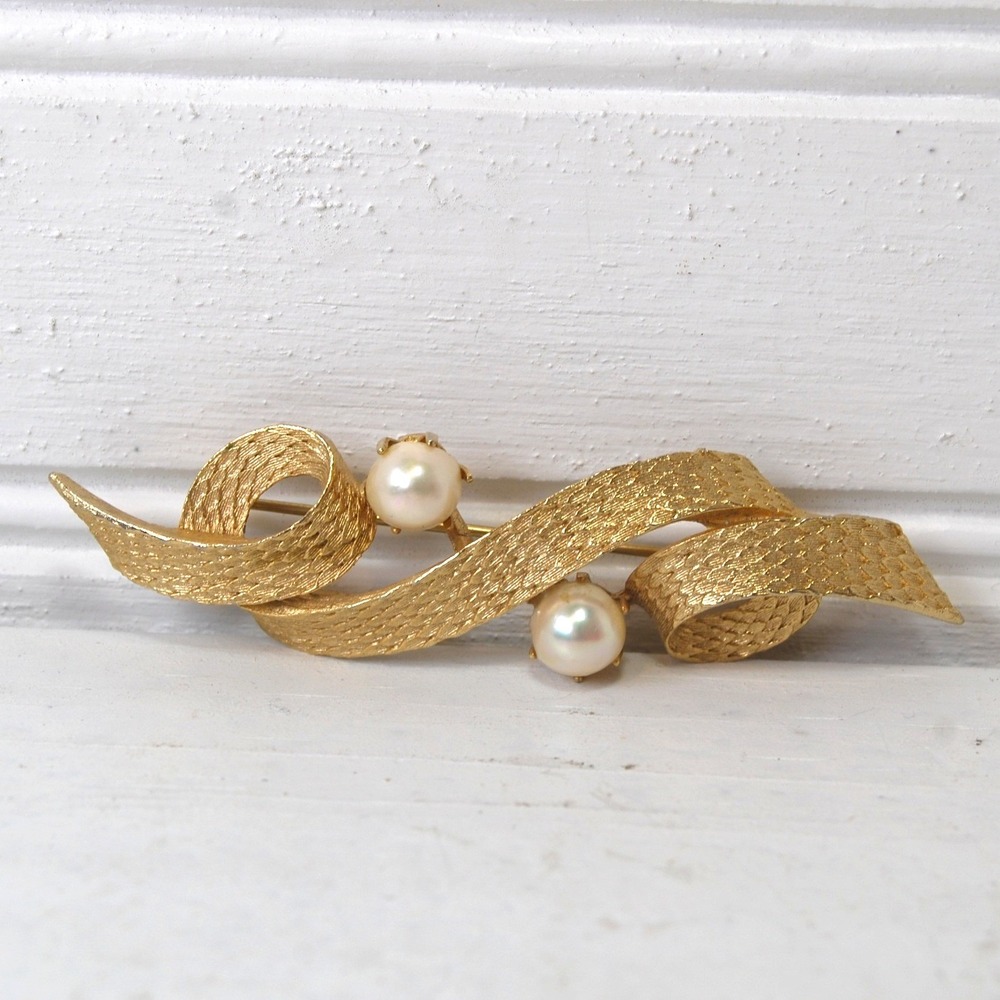 Lisner Brooch Vintage gold-tone & pearl pin jewelry Signed Formal Accessory